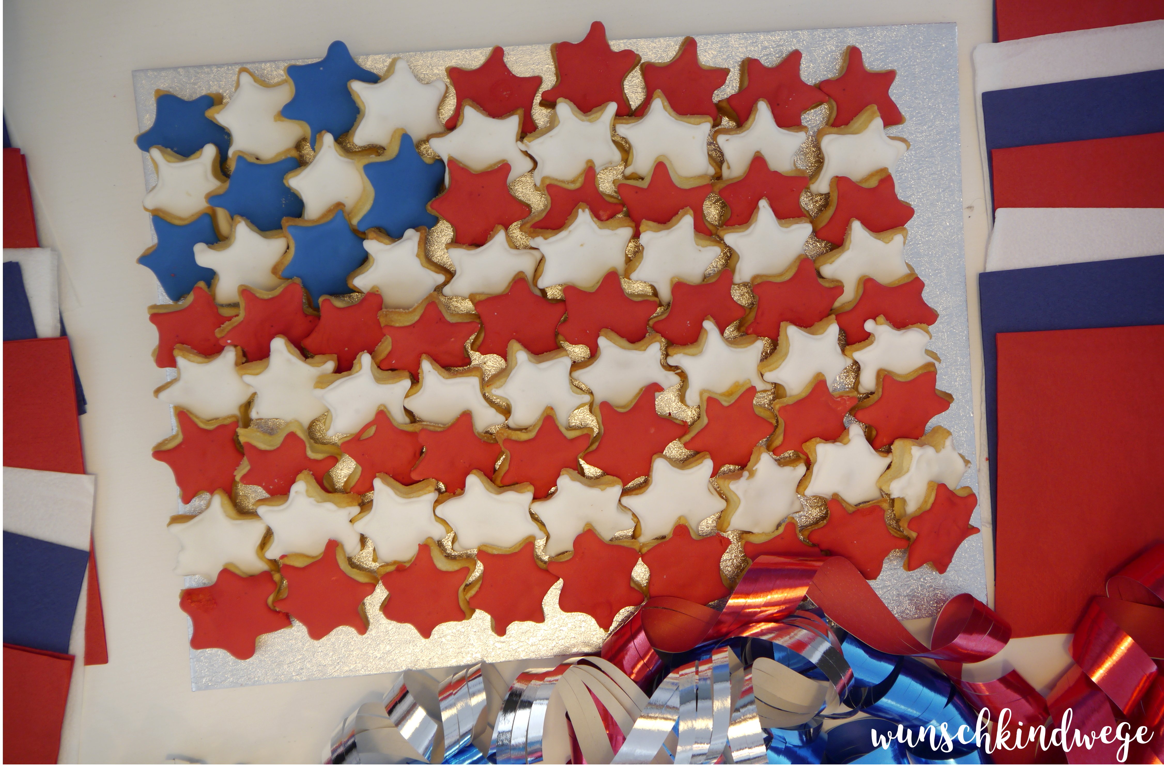 Kekse in US Flaggen Form für USA Mottoparty