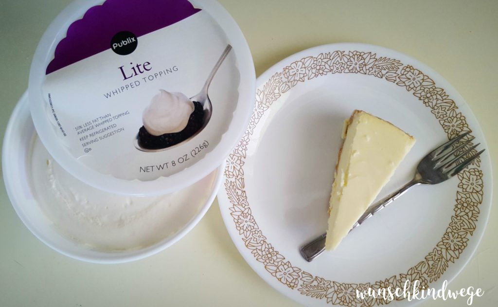 Cheesecake mit Whipped Topping in Lauderdale-by-the-Sea