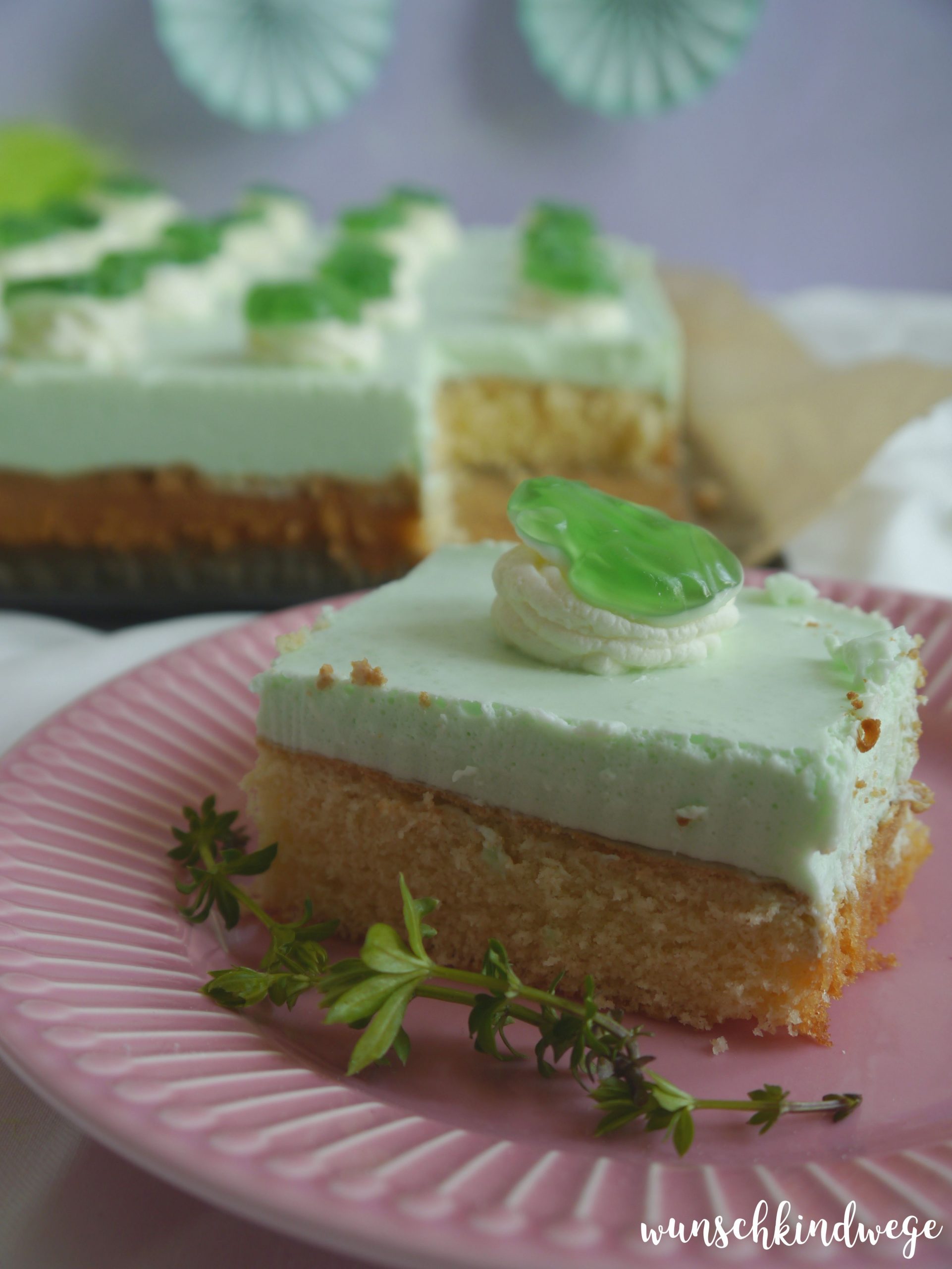 Waldmeistertorte mit grünen Fröschen_05