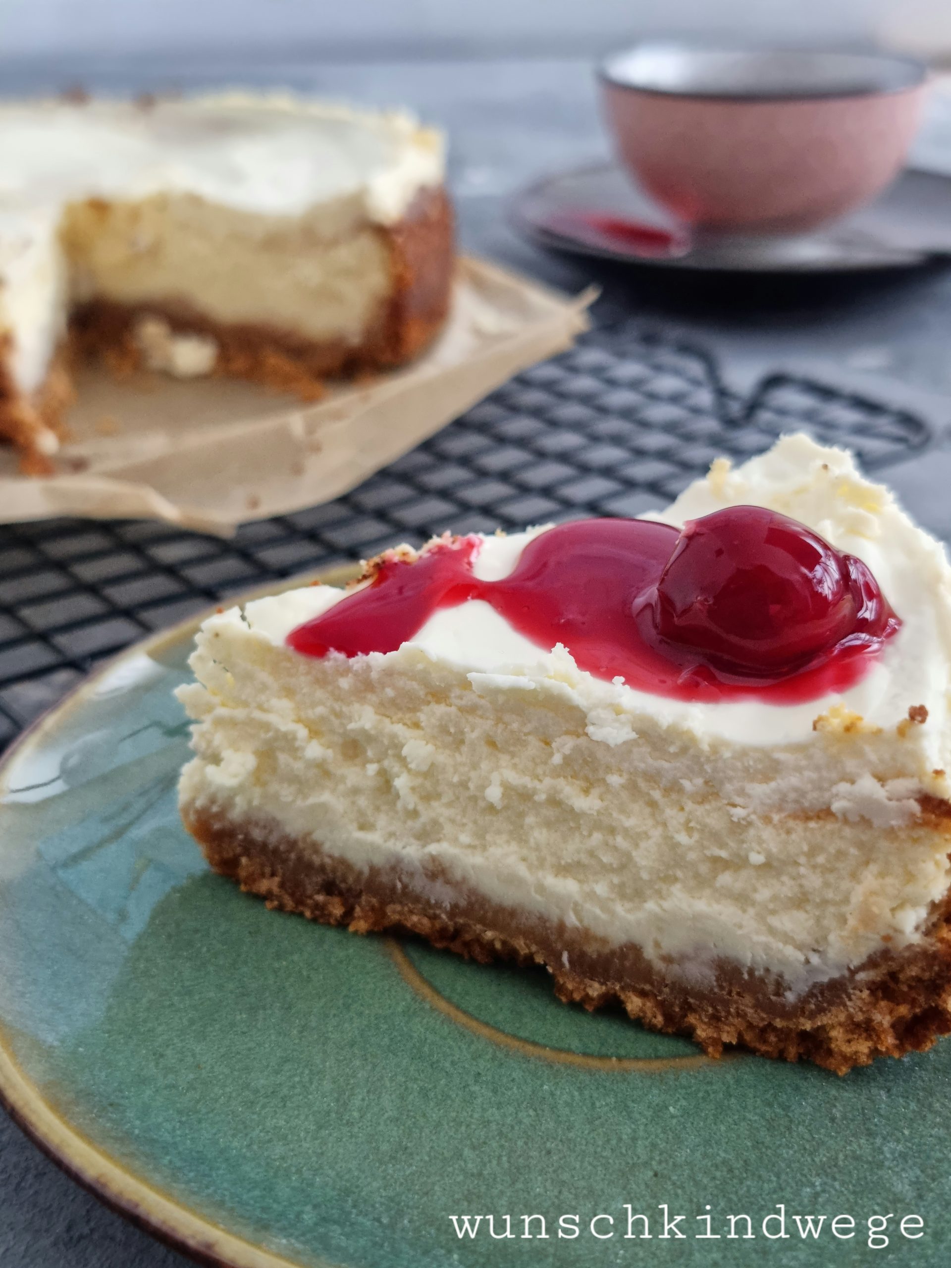 cremiger NY Cheesecake mit Fruchtsauce
